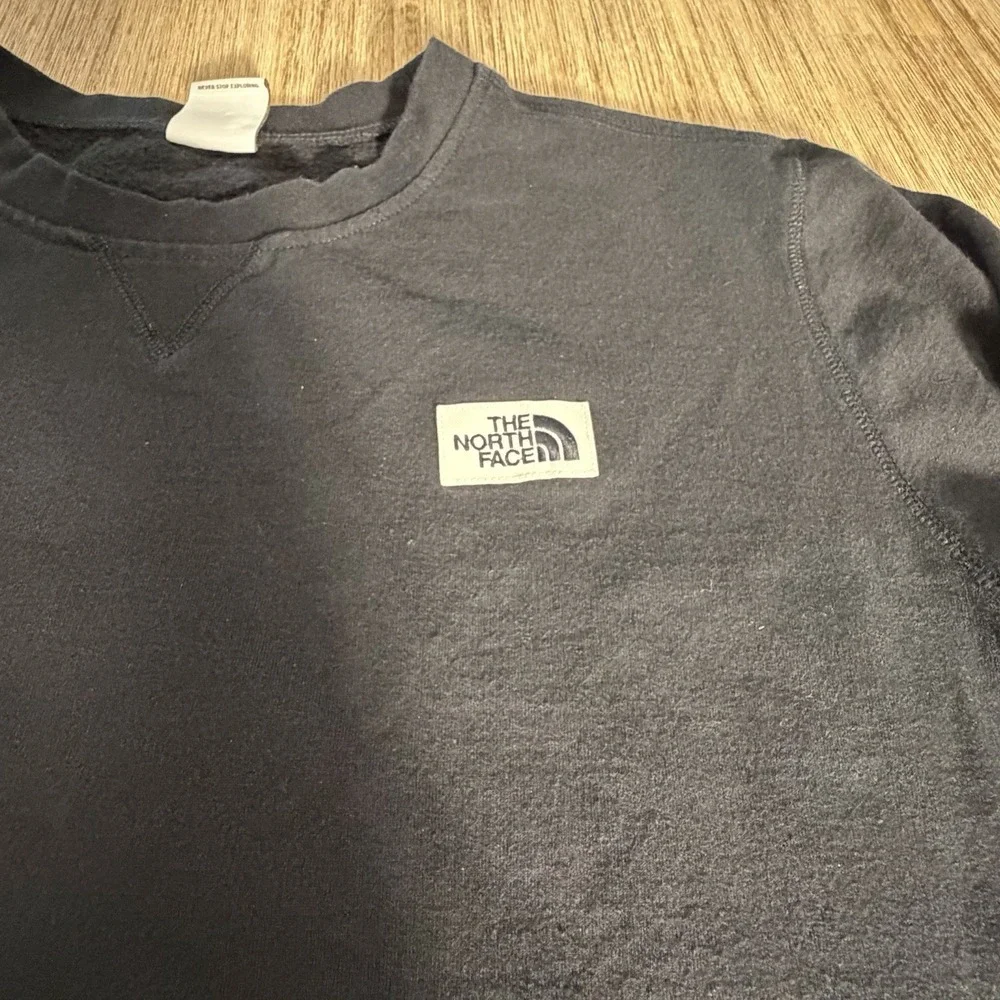 The North Face Men's Heritage Patch Crew sweatshirt in black Men's XL